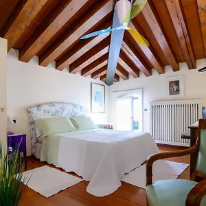 https://mini-suite-deluxe-isola-di-mezzo.hotelinveneto.com