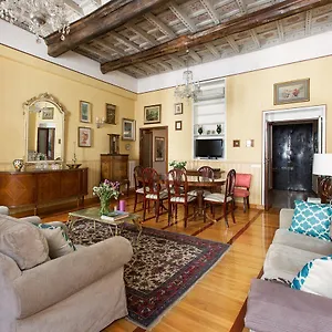 Romac Medici 3-bedroom Holiday Near Spanish Steps Apartment Rome